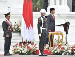 Presiden Jokowi Pimpin Acara HUT TNI Ke 77