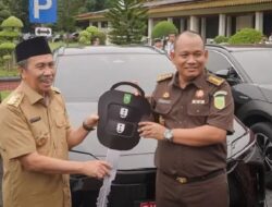 Miris, Guru Bantu Propinsi Riau Tanpa Kenaikan Gaji, Gubernur Syamsuar Beri Mobil Listrik Ke Forkompinda