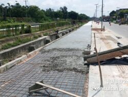 Pembangunan Pedestrian Jalan Janur Kuning, Turap Tidak Masuk Rencana Kerja