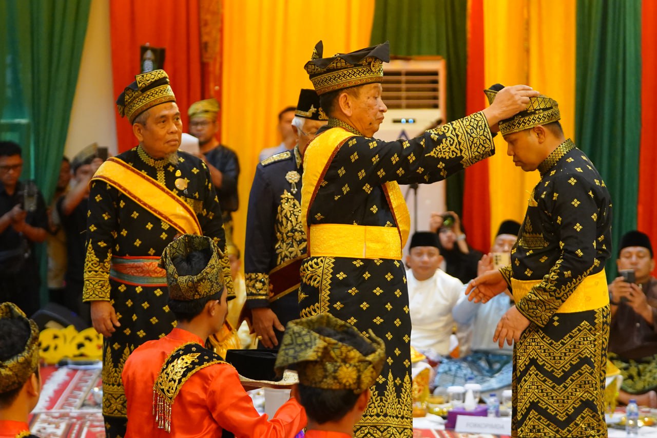 Gubri Abdul Wahid Resmi Sandang Gelar Datuk Seri Setia Amanah dari LAM Riau