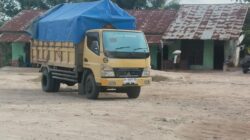 Aksi Pencurian Di Duga  Pupuk Dari Truck  Sebelum Pintu Tol Dumai