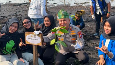 Hari Lingkungan Hidup Sedunia 2026, Kapolda Riau Pimpin Penanaman Mangrove di Dumai