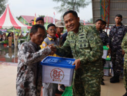 HUT Ke-81 TNI, Lanal Dumai Selenggarakan Aksi Sosial Donor Darah, Bazar Murah dan Pembagian Sembako Bagi Masyarakat Kota Dumai